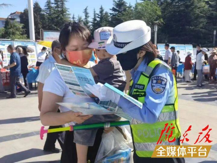 【創(chuàng)建全國文明城市·我們在行動】西峰公安交警強(qiáng)化“一老一小”宣傳，筑牢交通安全防線