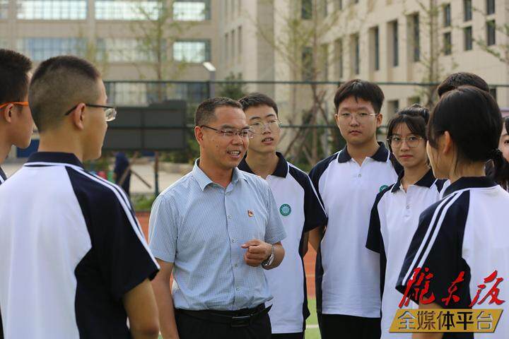 【教育高質(zhì)量發(fā)展·校長(zhǎng)訪談】聚焦內(nèi)涵謀新篇 推動(dòng)發(fā)展開(kāi)新局——訪慶陽(yáng)四中黨總支書(shū)記、校長(zhǎng)齊建偉