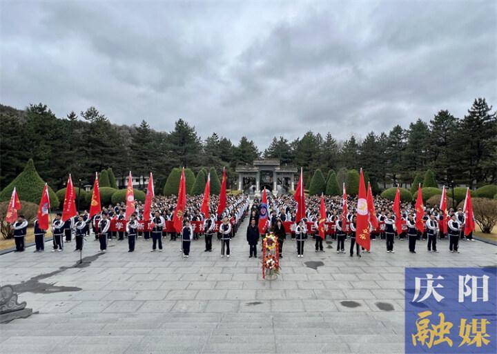 【加強未成年人思想道德建設(shè)】慶陽一中組織2021級全體師生赴南梁開展研學(xué)旅行實踐活動