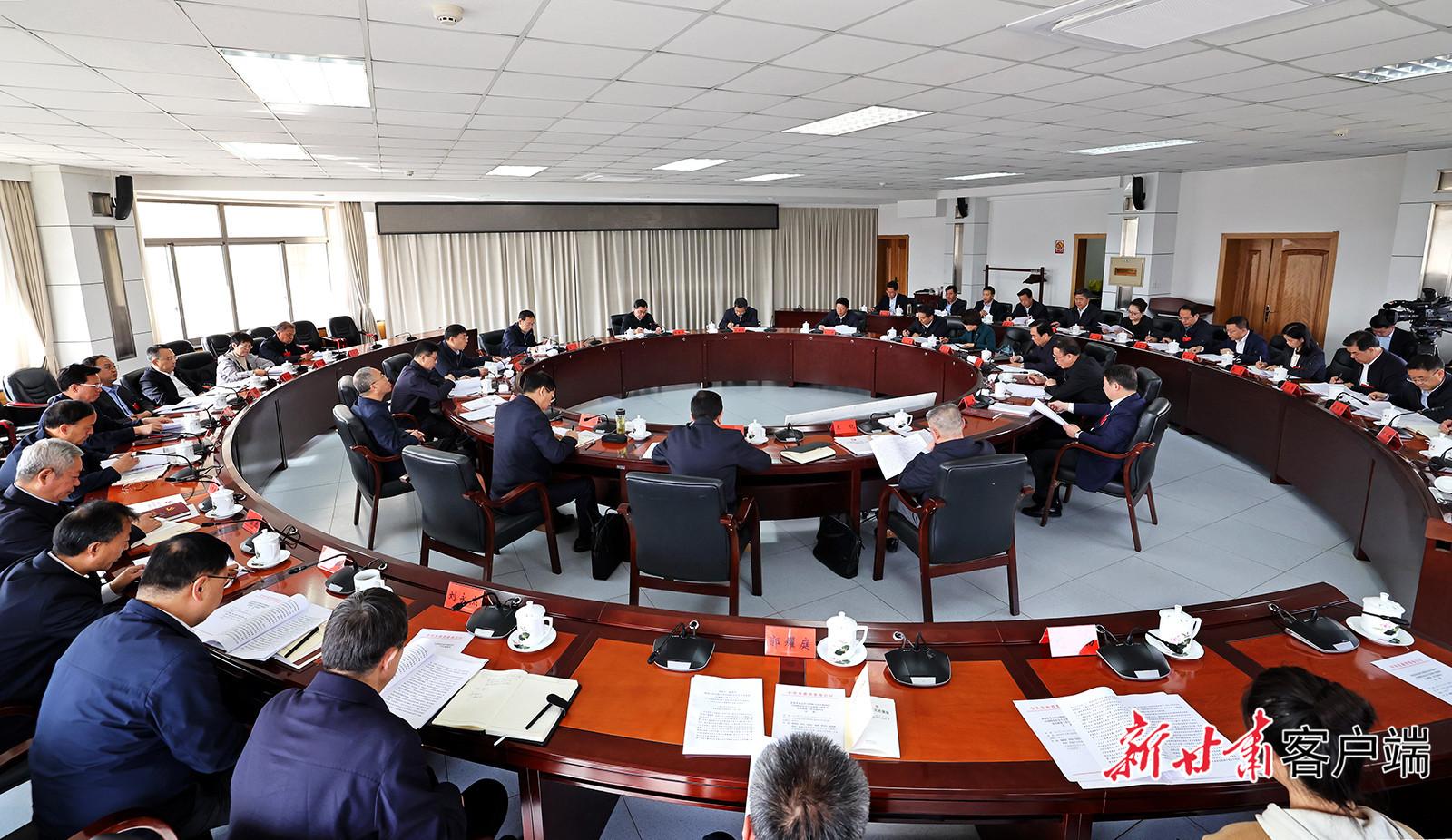 省委常委會(huì)學(xué)習(xí)貫徹習(xí)近平新時(shí)代中國(guó)特色社會(huì)主義思想主題教育讀書班舉行交流研討 胡昌升主持 任振鶴參加