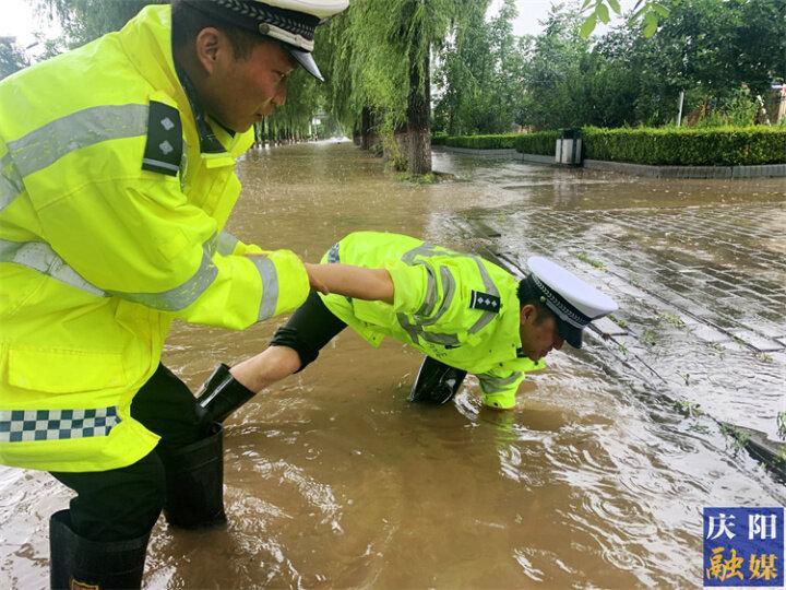 【攝影報道】正寧縣：公安民輔警聞汛而動  守護(hù)群眾平安