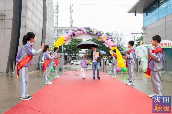 【攝影報道】新學期,，新氣象！慶陽市區(qū)各級學校陸續(xù)開學