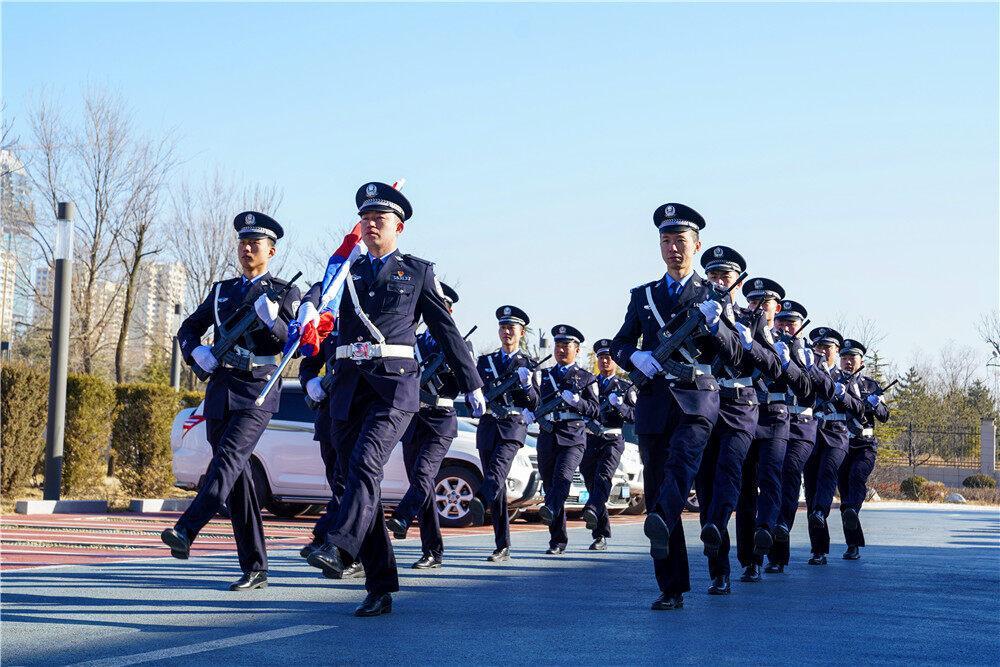 【攝影報道】慶陽市公安局西峰分局舉行升警旗儀式,，慶祝第四個中國人民警察節(jié)