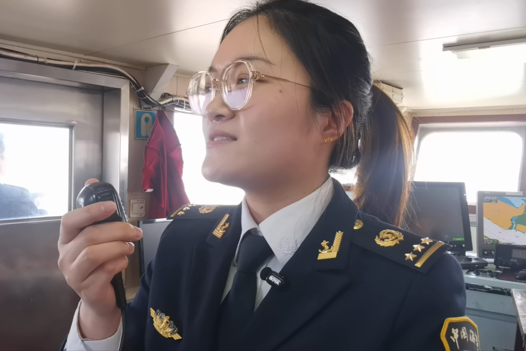 新春走基層·記者體驗360行丨當一天“水上交警”——記者解鎖洋山港安全守護者的日常