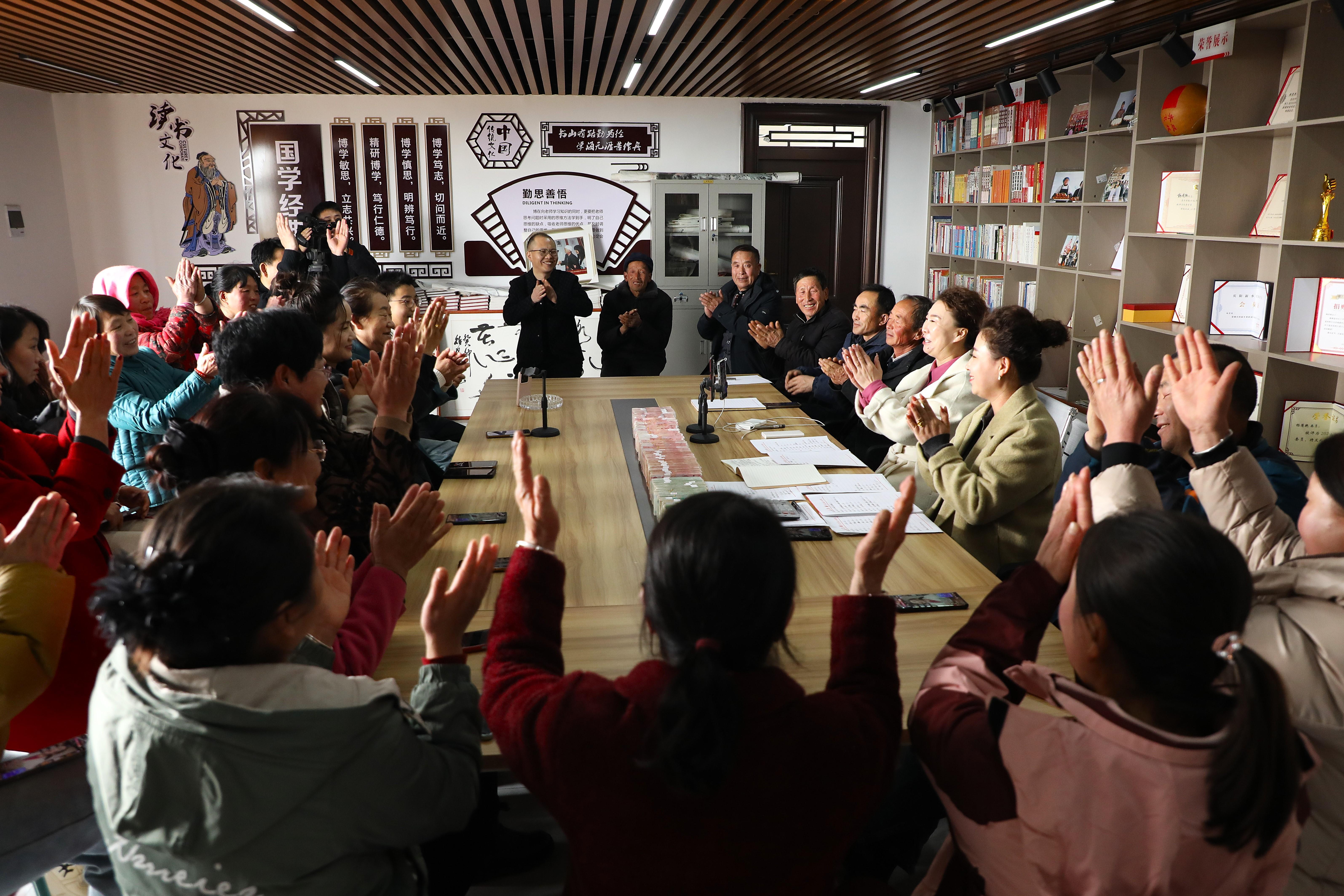 二月二,，分紅“盛宴”開啟幸福新篇 ——環(huán)縣莊子峁生態(tài)農莊30戶農戶喜提73萬元“紅包”