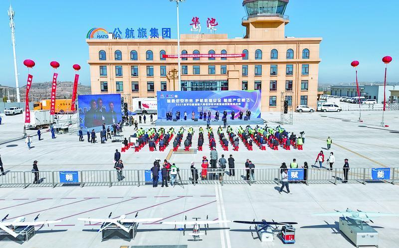 2025數(shù)字中國(guó)創(chuàng)新大賽·低空經(jīng)濟(jì)賽道·特別報(bào)道丨無(wú)人機(jī)秒變“巡檢尖兵”,！全國(guó)首次油田巡檢挑戰(zhàn)賽在慶陽(yáng)舉行