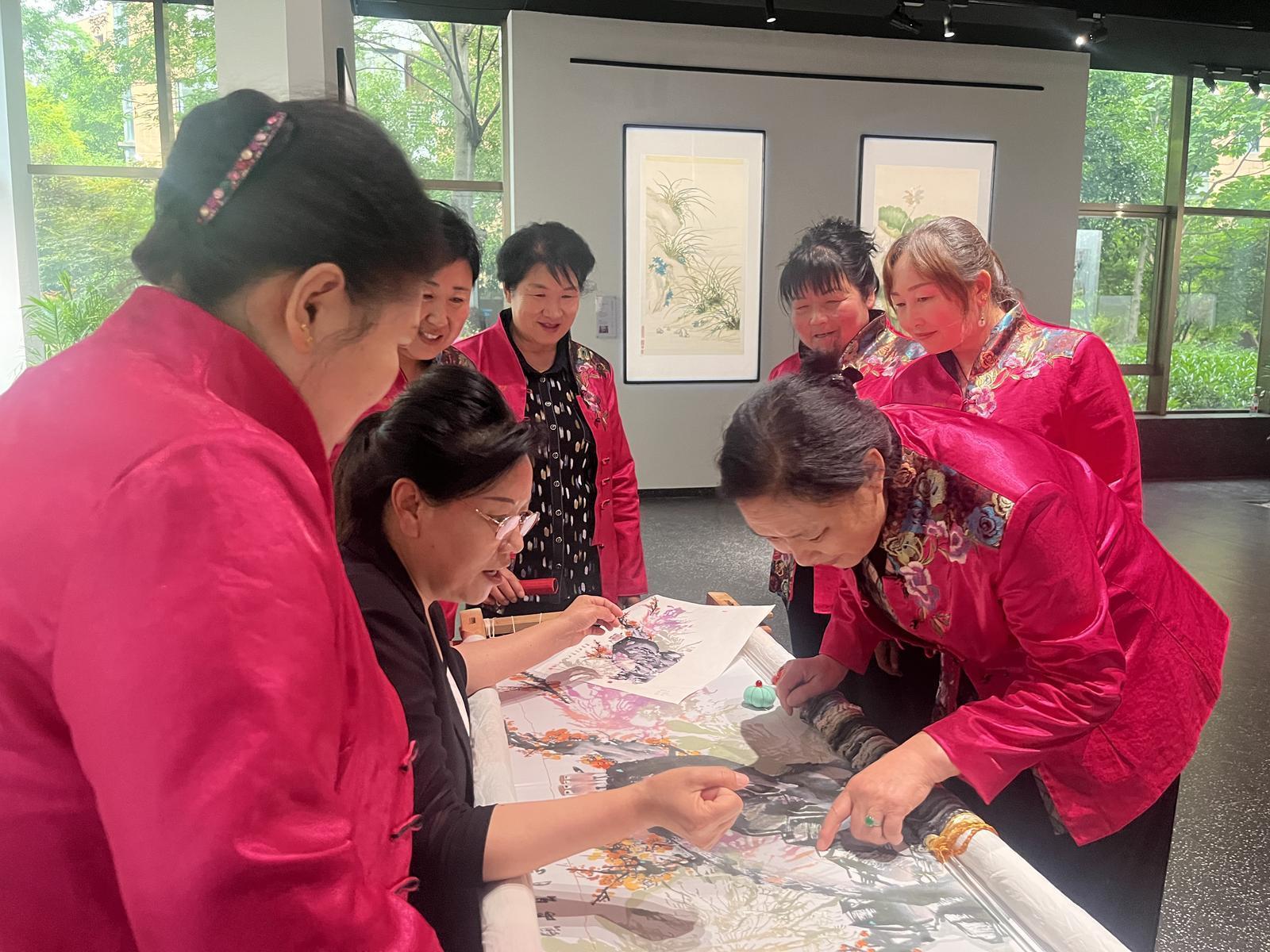 “高原媽媽”：慶陽(yáng)繡娘走上國(guó)際藝術(shù)舞臺(tái)的品牌