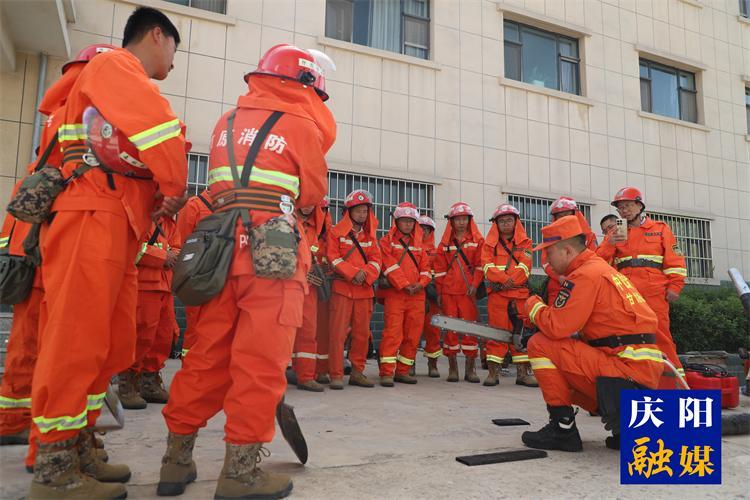 【攝影報(bào)道】前置駐防練兵 構(gòu)建防火前哨——慶陽(yáng)80名森林消防指戰(zhàn)員進(jìn)駐子午嶺林區(qū)開展聯(lián)防帶訓(xùn)