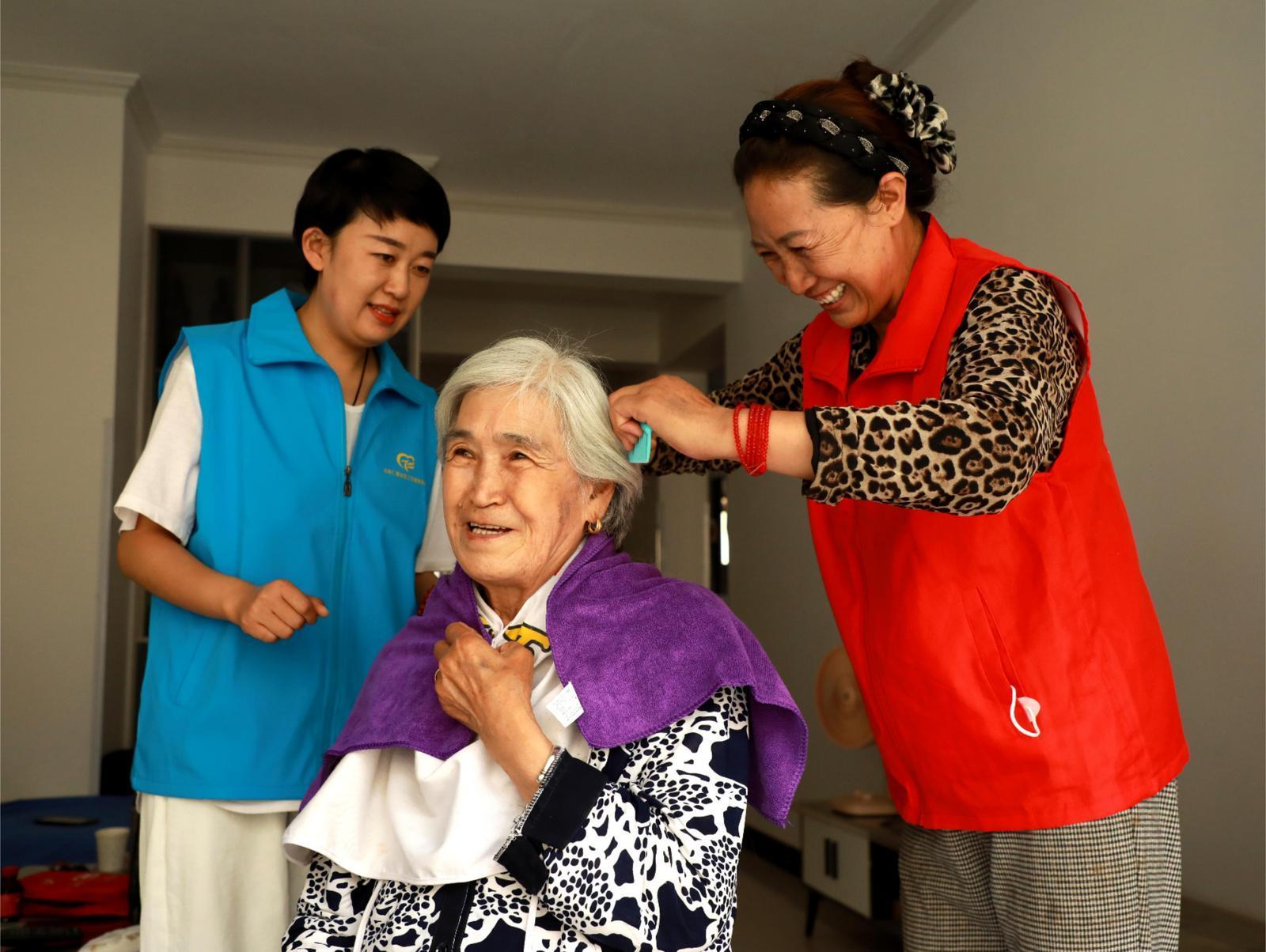 【縣區(qū)觀(guān)察·環(huán)縣】 黨員走進(jìn)直播間！看一個(gè)西部縣城如何以黨建賦能新領(lǐng)域，助力經(jīng)濟(jì)社會(huì)高質(zhì)量發(fā)展