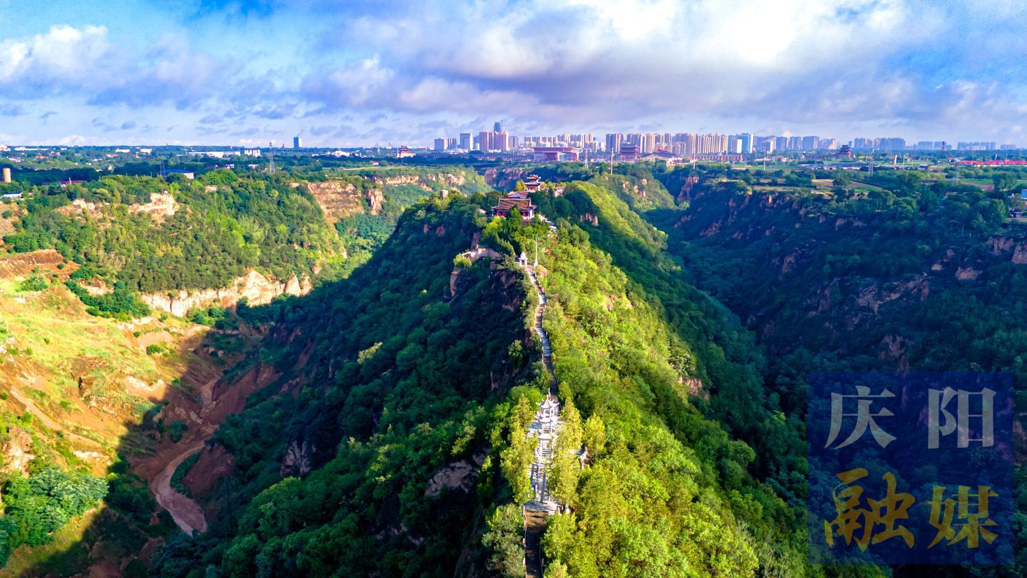 【圖說慶陽(yáng)】盛夏小崆峒：綠意盎然景如畫
